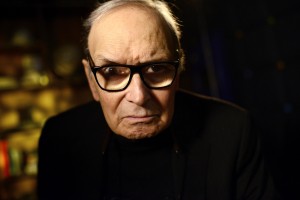 Umrl je legendarni skladatelj Ennio Morricone: njegova glasba je pomagala ustvariti filmske klasike