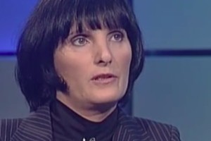 Janša ne gre bolj v desno, Janša gre zgolj v bolj neotesano, bolj nevljudno, bolj nevzgojeno in bolj otročje