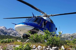 Helikopter v petek in soboto sedemkrat poletel na pomoč v gore