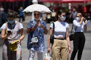 Na Hrvaškem zaščitne maske obvezne tudi v trgovinah