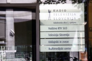 Vrhovno sodišče začasno zadržalo vladni sklep o razrešitvi dveh nadzornikov RTVS