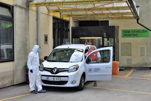 Umrla je še ena oskrbovanka Doma starejših Hrastnik, okuženi še trije oskrbovanci