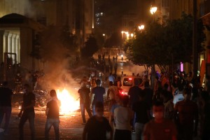 Bejrut spet gori - tokrat v protestih!