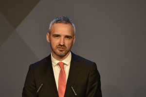 Minister Cigler Kralj zavrača očitke o spornem financiranju Zavoda Iskreni