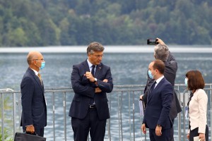 Plenković je Janšo prepričeval, naj na slovenski rdeči seznam uvrsti le posamezne hrvaške županije