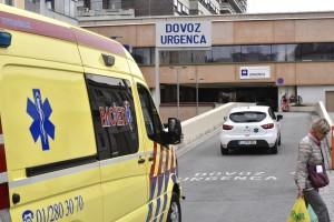 Oseba s covidom-19 prišla v čakalnico urgence UKC Ljubljana