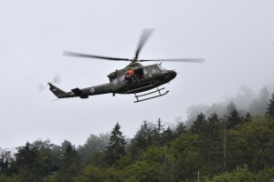 Dva helikopterja SV sta mirovala, poškodovanec z odprtim zlomom pa štiri ure trpel, ko so ga reševalci nosili na nosilih