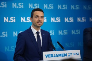 Anketa: V vodstvu SDS, NSi je prehitela Levico