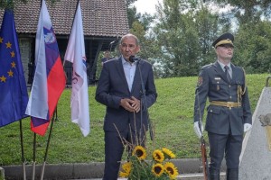 Na Pristavi nad Stično so Janši družbo delali Pahor, Bavčar, Rupel ... (FOTO)