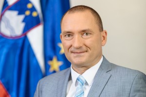 Minister Podgoršek družbi KŽK za več kot 200.000 evrov prodajal družinsko hišo