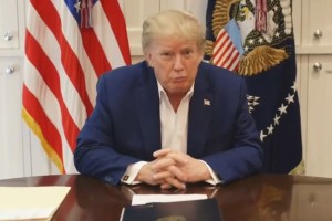 Trump objavil video z bizarnim trenutkom: je Bela hiša nespretno izrezala predsednikov kašelj? (VIDEO)