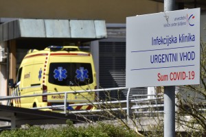 Zaradi epidemije za dva tedna prekinjene vse nenujne zdravstvene storitve