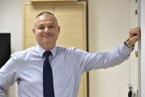 Darko Muženič ostaja trn v peti MNZ: dosegel je prepoved izbire novega direktorja NPU