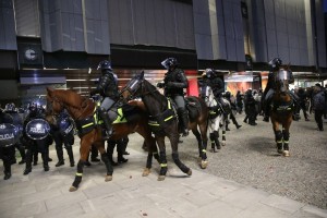 Šesti protikoronski paket od danes v veljavi: organizatorjem protestov do 12.000 evrov kazni