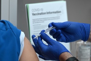 AVDIO: Krka ob enih – Prvi odmerki cepiva tudi v novomeški bolnišnici