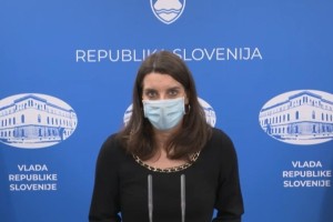 Kustečeva: Prvi otroci bi se lahko v šole in vrtce vrnili 11. januarja