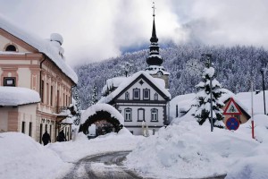 Poglejte, kako je zasulo Kranjsko Goro: v teh krajih že skoraj 70 let ni bilo toliko snega (FOTO)