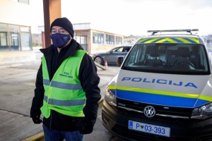 Policijski sindikat po objavi plač policistov: Možne so odškodninske tožbe!