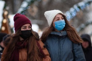 Danes snemamo maske! Pogojno, jasno.