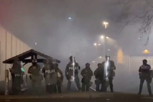 Skrajni levičarji v ZDA že protestirajo proti Bidnu (VIDEO)