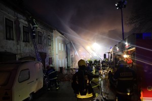 Požar v Višnji gori vzel trem družinam streho nad glavo