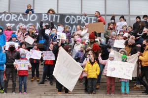 Protesti za odprtje šol se širijo