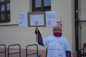 AVDIO: Krka ob enih – Protesti za odprtje šol včeraj tudi v Posavju