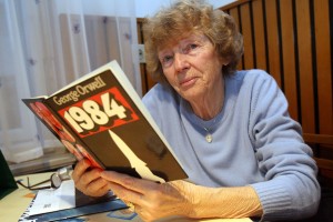 92-letna Herica, ki je Majdi Širca poslala podgano, bivši ministrici očita sprenevedanje: Ni bilo zaradi Janše!