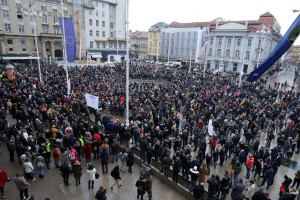 5000 protestnikov v Zagrebu od vlade zahtevalo: "Pustite nas delati!"