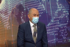 Porazna gledanost intervjujev z Janezom Janšo. Še Sebastjana Jeretiča je gledalo več ljudi kot premierja