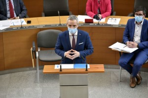 Interpelacija Cigler Kralja: "Vse to, minister, je odraz malomarnosti, je nevestno delo v službi"