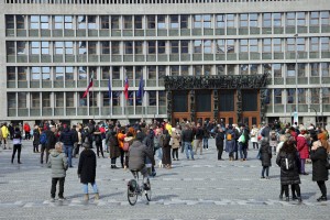 Anticepilci ob obravnavi PKP10 v DZ napovedujejo velik protest pred parlamentom