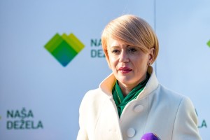 Aleksandra Pivec nas ima za norca: neprestano je vpletena v to ali ono afero, ki smrdi po korupciji