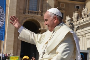 Papež na velikonočni ponedeljek molil za starejše in bolne