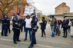 Festival teorij zarote v Mariboru: "virus ne obstaja" in "cepljenje je smrtno nevarno" in "korona fašizem" (FOTO