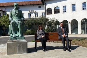 Na klopci sta sedela, predsednik Pahor in grška predsednica Sakelaropulou