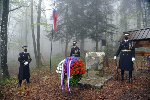 "Proslava polna rodoljubno patetičnih besedil je zvenela v potvarjanju zgodovine"