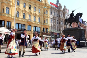 Na paradi v Zagrebu na tisoče vojakov in več sto vozil