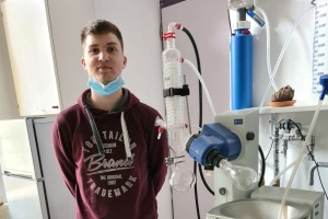 Jernej Birk iz Straže v ekipi za mednarodno kemijsko olimpijado