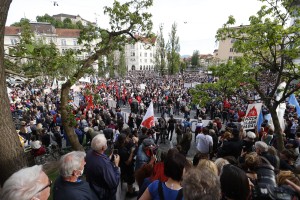 Protestniki napolnili središče Ljubljane: Zahtevamo volitve! (FOTO)