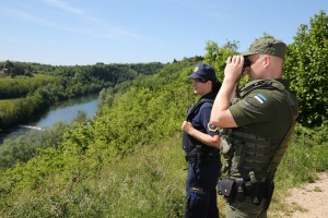 Tujci na meji: to so policisti iz tujine, ki pred migranti varujejo južno mejo