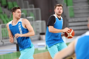 Prizor, ki je navdušil Slovenijo: Luka Dončić na treningu s slovensko reprezentanco