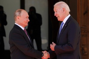 Biden: Putin se pripravlja, da bo uporabil kemično in biološko orožje