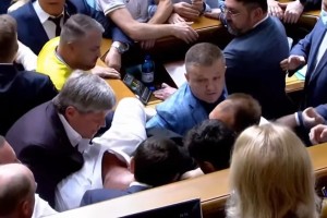 Ukrajinski poslanci so se spet stepli (VIDEO)