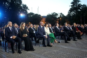 Državna proslava z zvezdniško zasedbo gostov: Orban, Kurz, Plenković in Michel, pa Pahor in Janša z Urško (FOTO)