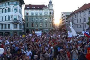 Policija nad organizatorja neprijavljenega protesta na Prešernovem trgu