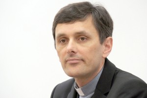 Papež za novomeškega škofa imenoval msgr. dr. Andreja Sajeta