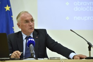 Hojs brezobzirno nad sindikat: "Začnite delati, lenuhi!"