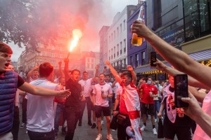 Angleži bodo zaradi izgredov navijačev morali eno tekmo igrati brez gledalcev