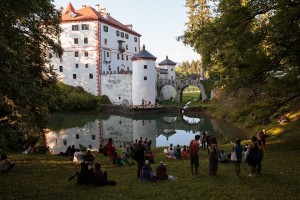 Plavajoči grad na gradu Snežnik